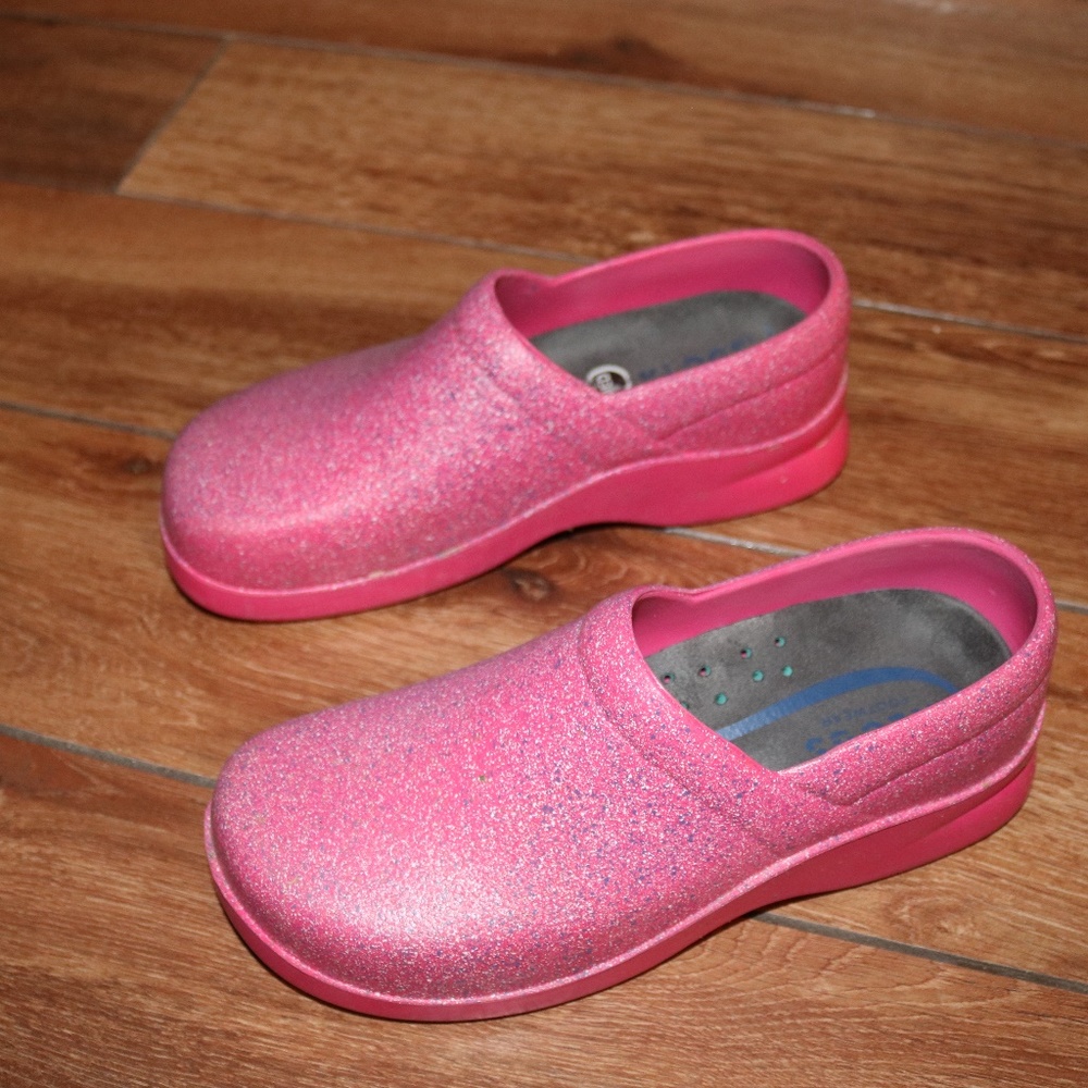 Klogs Size 8